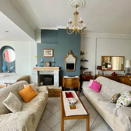 Beautiful View - 2 Bedroom Apartment *