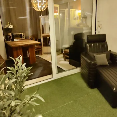 A Bright Art House With Parking Near Oaka For A Short Athens