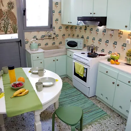 Aroura Homes 2br Balcony Metro Apartment Athens