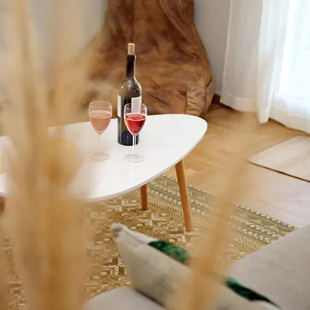 Apartment Aroura Homes 2br Balcony Metro