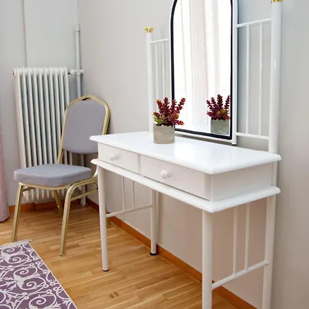 Aroura Homes 2br Balcony Metro Apartment