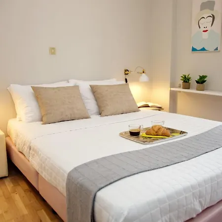 Aroura Homes 2br Balcony Metro Apartment