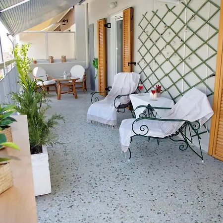 Aroura Homes 2br Balcony Metro Apartment