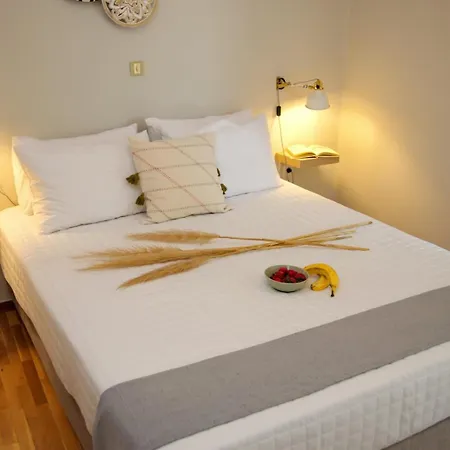 Apartment Aroura Homes 2br Balcony Metro *