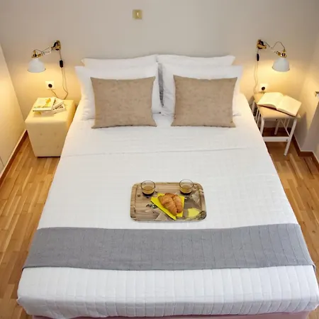 Aroura Homes 2br Balcony Metro *