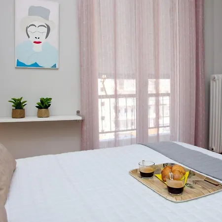 Apartment Aroura Homes 2br Balcony Metro