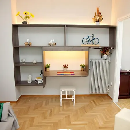 Aroura Homes 2br Balcony Metro Apartment