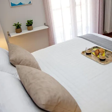 Aroura Homes 2br Balcony Metro *