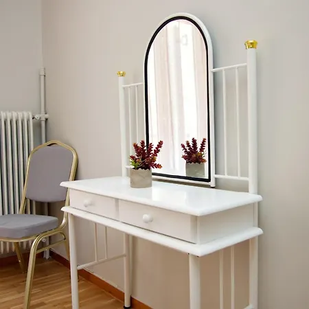 Apartment Aroura Homes 2br Balcony Metro