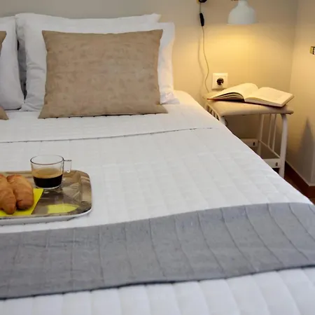 Aroura Homes 2br Balcony Metro Apartment *