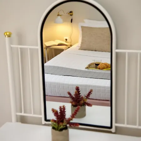 Aroura Homes 2br Balcony Metro Apartment Athens