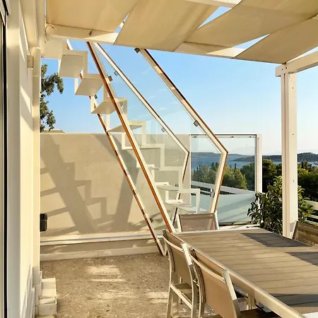 Blue Bay Vouliagmeni Luxury Apartment