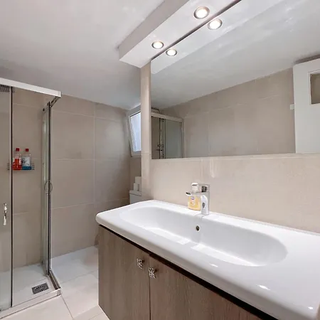 Wsd New Comfy 2bd With Balcony Near Metro Apartment *
