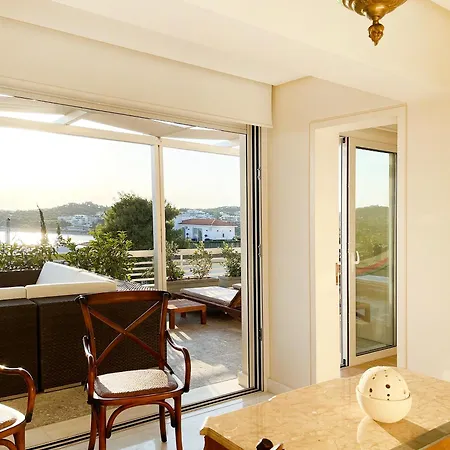 Blue Bay Vouliagmeni Luxury Apartment *