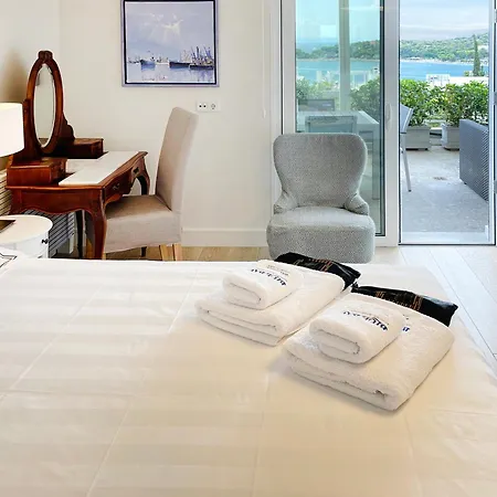 Blue Bay Vouliagmeni Luxury Apartment