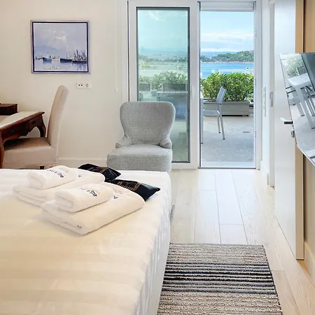Blue Bay Vouliagmeni Luxury *
