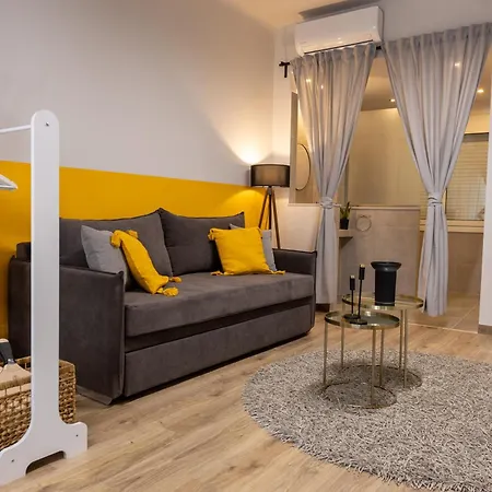 Athenian Sensations And In The Heart Of Apartment
