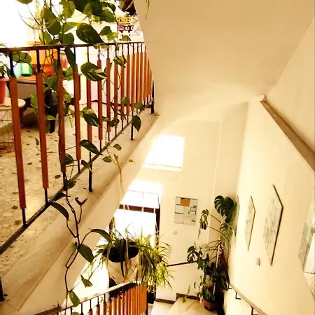 Cozy In Quiet Neighbourhood *