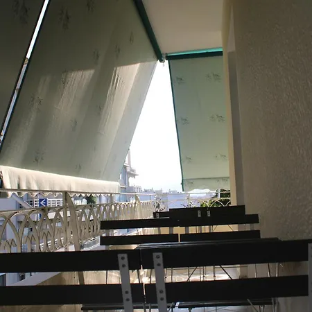 Apartament Themis 16 *