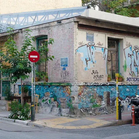 Comfy 2 Bedroom With Balcony In Athens