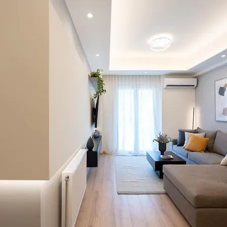 Newly Renovated 2 Bedroom Apartment, 5min To Metro דירה אתונה