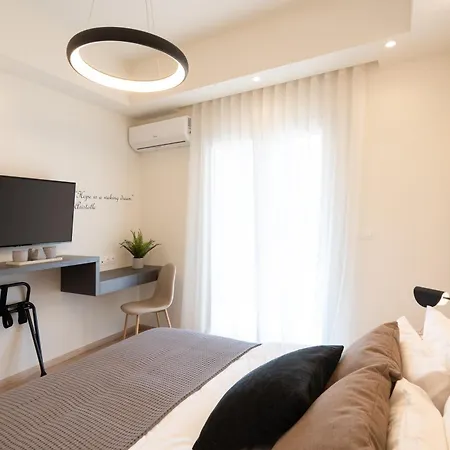 דירה Newly Renovated 2 Bedroom Apartment, 5min To Metro