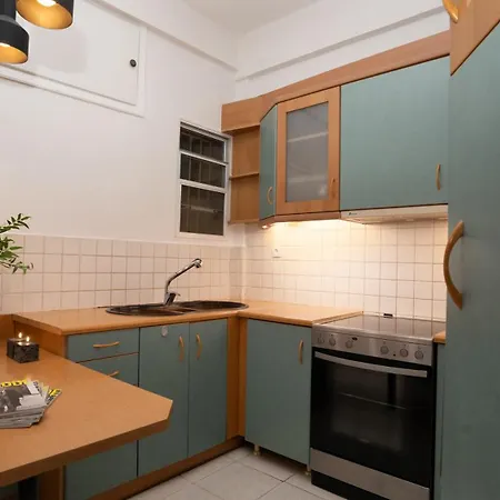 Center Apt. On A Traffic Free Street Apartment