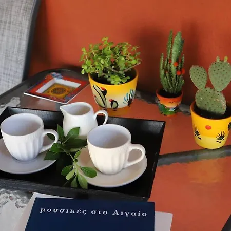 A Cozy Modern 4 Minutes Walk From Metro Athens