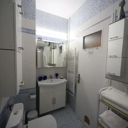 A Cozy Modern 4 Minutes Walk From Metro * Athens