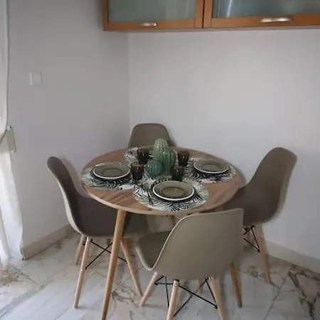 A Cozy Modern 4 Minutes Walk From Metro * Athens