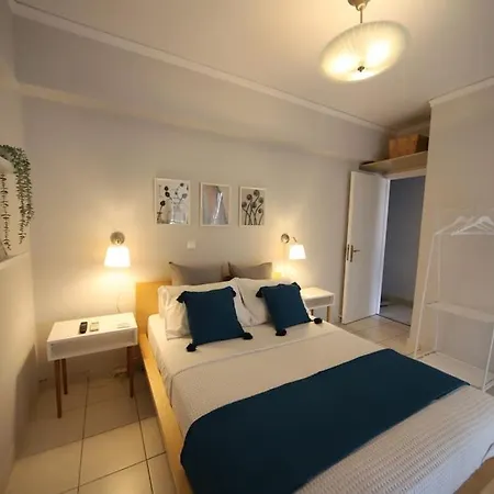 A Cozy Modern 4 Minutes Walk From Metro Athens