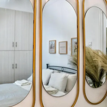 Apartment Lux Garden Near Acropolis In The Heart Of Athens