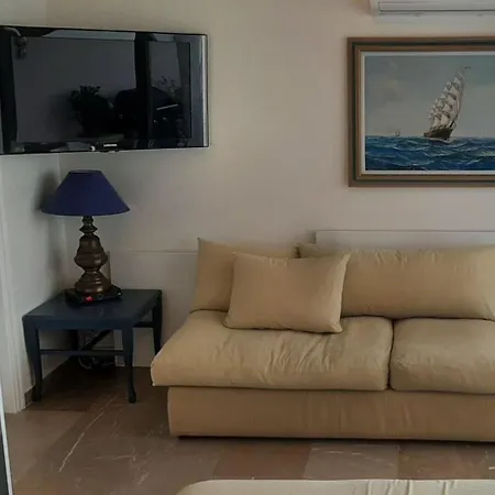 το σπίτι του καπετάνιου στη βουλιαγμένη Apartment Athens