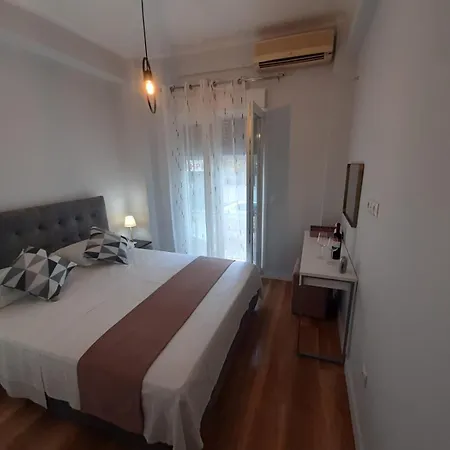 σπιτι ιδανικο για 4 ατομα στον αγ. νικολαο αττικησ * Athens