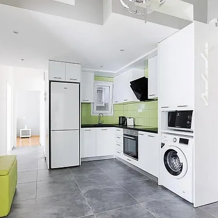 Sunlit 2br Oasis In Metaxourghio 3min From Metro Διαμέρισμα