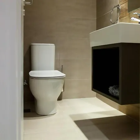 Toni's Charming 2bd, Close Thisseo Metro *
