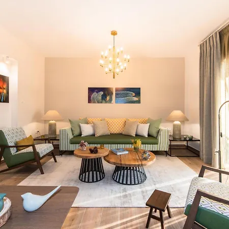 Artsy Spacious Cozy In Glyfada Center
