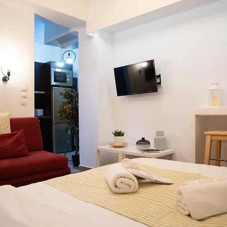 Cozy Apartment-steps From The Centre Athene