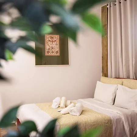 Cozy Apartment-steps From The Centre Athene