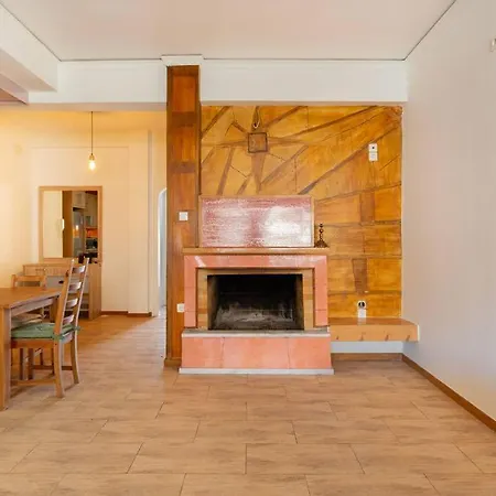 Apartment Budget In Next To Metro Station By Atheniankeys *