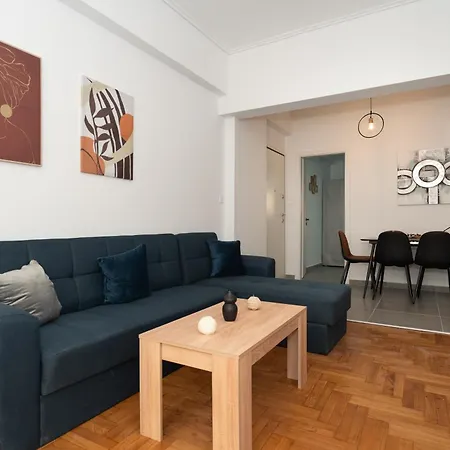 Contemporary Chic In The Heart Of Apartment *