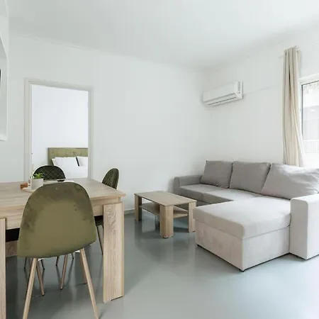 Spacious Featuring A Private Terrace Apartment