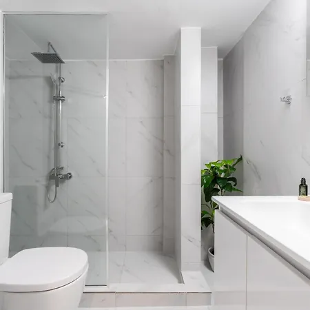 Yestayhomes Three Bedroom Sina