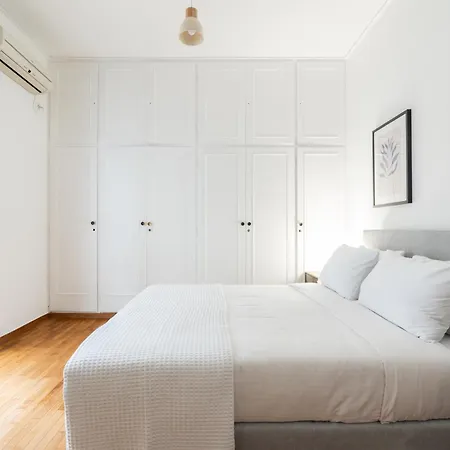 Yestayhomes Three Bedroom Sina Apartment Athens