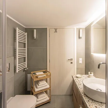 Artsy Spacious Cozy In Glyfada Center *