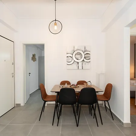 Contemporary Chic In The Heart Of Apartment *