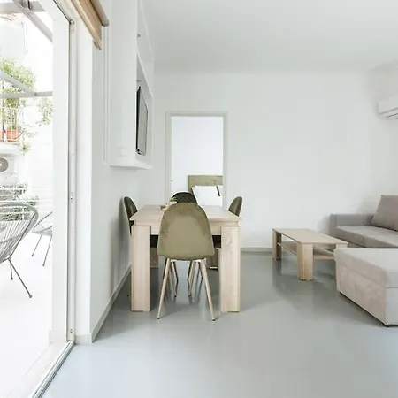 Spacious Featuring A Private Terrace Athens