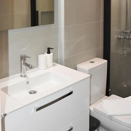 Apartment Spacious Modern In Pagkrati *