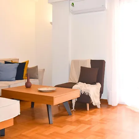 Apartment Spacious Modern In Pagkrati