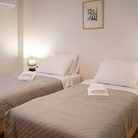 Apartment Spacious Modern In Pagkrati